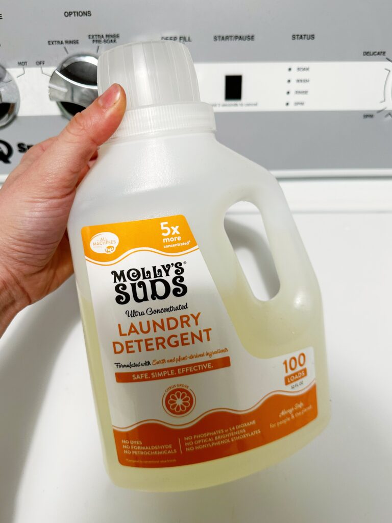 Best Natural and Non Toxic Laundry Detergents - Gurl Gone Green